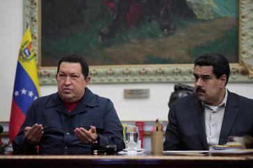 Nicolás Maduro mit Hugo Chávez am 8. Dezember 2012