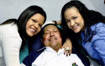 Präsident Hugo Chávez mit seinen Töchtern María Gabriela und Rosa Virginia