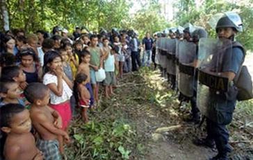 Einsatz der Polizei bei einer Räumung der Hazienda Las Pavas