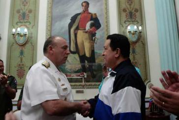 Präsident Hugo Chávez und Admiral Diego Molero nach seiner Berufung zum Verteidigungsminister Ende Oktober 2012