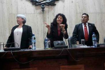 Die zuständigen Richterinnen und Richter: Patricia Bustamante, Jazmín Barrios und Pablo Xitumul