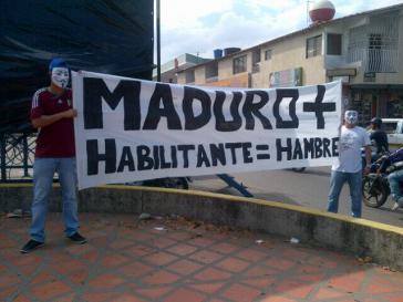 Protestteilnehmer im Bundesstaat Táchira: "Maduro+Sondervollmachten=Hunger" Protestteilnehmer im Bundesstaat Táchira: "Maduro+Sondervollmachten=Hunger"