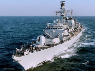 Britisches Kriegsschiff HMS Argyll mit Kurs auf die Malwinen
