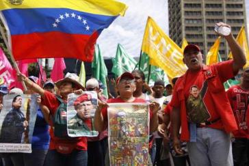 Demonstranten gegen Putschismus in Lateinamerika auf der Abschlusskundgebung in Caracas Demonstranten gegen Putschismus in Lateinamerika auf der Abschlusskundgebung in Caracas