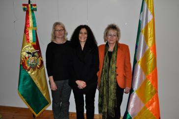 Von links nach rechts: Karoline Noack von der Universität Bonn, Botschafterin Elisabeth Salguero Carrillo und Eva Bulling-Schröter von der Linkspartei