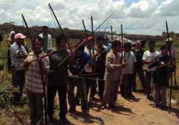 Landlose Bauern demonstrieren für soziale Unterstützung und gegen die Stationierung von Militäreinheiten