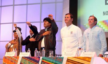 Solidaritätstreffen mit Evo Morales, hier mit im Bild: Ecuadors Präsident Rafael Correa und Außenminister Ricardo Patiño. Ende Juli sollen sich in Bolivien Aktivisten treffen Solidaritätstreffen mit Evo Morales, hier mit im Bild: Ecuadors Präsident Rafael Correa und Außenminister Ricardo Patiño. Ende Juli sollen sich in Bolivien Aktivisten treffen
