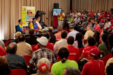 Präsident Maduro, Minister, Aktivisten der Kommunen