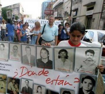 Demonstranten in Asunción verlangen Aufklärung über das Schicksal ihrer unter der Diktatur "verschwundenen" Angehörigen