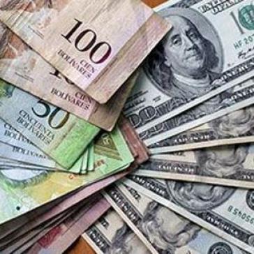 Bolívar- und US-Dollarscheine