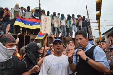 Im Fronteinsatz für CNN: Fernando Del Rincón, hier in San Cristóbal, einem Zentrum der gewalttätigen Demonstrationen der venezolanischen Opposition Im Fronteinsatz für CNN: Fernando Del Rincón, hier in San Cristóbal, einem Zentrum der gewalttätigen Demonstrationen der venezolanischen Opposition