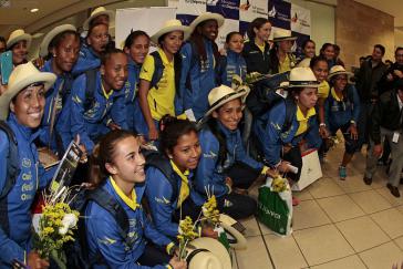 "La Tri femenina" bei ihrer Ankunft in Quito