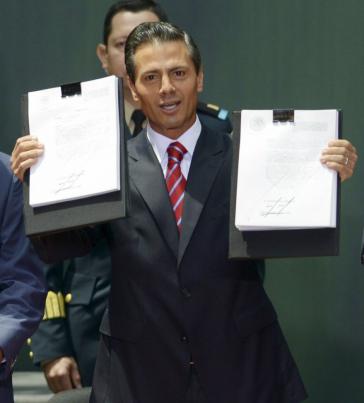 Mexikos Präsident Enrique Peña Nieto nach der Verabschiedung und Unterzeichnung der Gesetze über die Energiereform am 11. August Mexikos Präsident Enrique Peña Nieto nach der Verabschiedung und Unterzeichnung der Gesetze über die Energiereform am 11. August