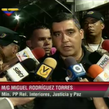 Venezuelas Innenminister Miguel Rodríguez Torres nimmt zum Mord an dem Poliziste