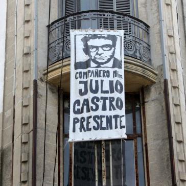 Transparent in der Altstadt von Montvideo zum Gedenken an Julio Castro. Vor diesem Haus war der 68-jährige am 1. August 1977 verhaftet worden