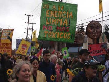 In Amerika, Europa und Afrika fanden zahlreiche Demonstrationen gegen den US-Konzern Chevron statt