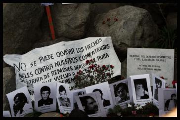 Am Mahnmal für die Ermordeten und Verschwundenen: Auch 24 Jahre nach dem Ende der Diktatur ist die Mehrheit der Verbrecher noch auf freiem Fuß