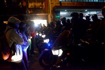 Motorradstaffel der Polizei gegen Demonstrierende
