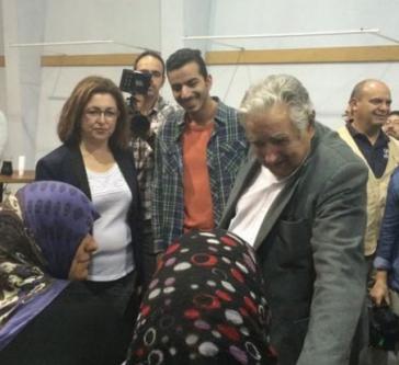 Uruguays Präsident José Mujica begrüßt syrische Flüchtlinge Uruguays Präsident José Mujica begrüßt syrische Flüchtlinge