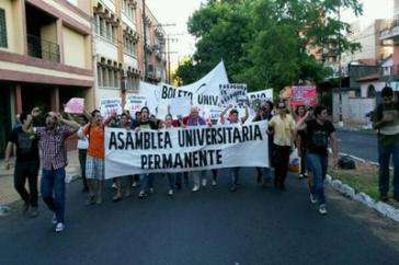 Studenten aus 20 Fakultäten der UNA und anderen Bildungseinrichtungen demonstrierten gegen den Preisanstieg im öffentlichen Nahverkehr