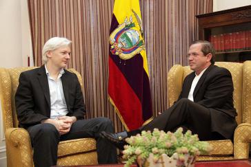 Julian Assange und Ricardo Patiño in der Botschaft Ecuadors in London Julian Assange und Ricardo Patiño in der Botschaft Ecuadors in London