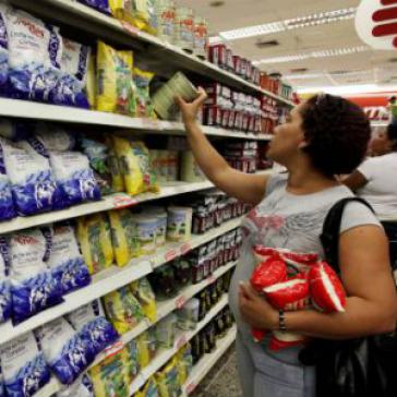 Der Verkauf von Grundnahrungsmitteln in Supermärkten soll künftig in Venezuela strenger kontrolliert werden