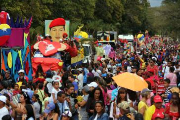 Karneval in Caracas. Im gesellschaftlichen Leben Venezuelas sei "der Chavismus heute die einzige soziale, kulturelle, symbolische und politische Kraft", so Oscár Schemel