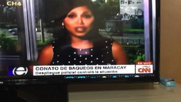 Während die CNN-Reporterin Hernández berichtet, erscheint der Text: "Versuchte Plünderungen in Maracay – Polizeiaufgebot kontrolliert die Lage"