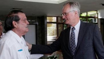 Kubas Vizeaußenminister Abelardo Moreno und Christian Leffler, zuständiger Direktor der EU für Beziehungen zu Nord-und Südamerika