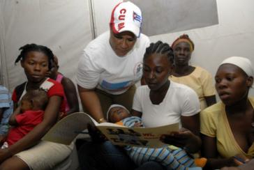Frauen in Haiti lernen Lesen und Schreiben mit dem kubanischen Alphabetisierungsprogramm Yo, sí Puedo