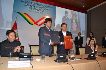 Die Präsidenten Boliviens und Perus beim Treffen in Puno