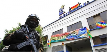 Ende Dezember 2012 übernahm der bolivianische Staat vier Energieunternehmen, die unter Kontrolle des spanischen Stromkonzerns Iberdrola standen Ende Dezember 2012 übernahm der bolivianische Staat vier Energieunternehmen, die unter Kontrolle des spanischen Stromkonzerns Iberdrola standen