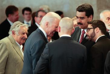 Erbat Respekt für Venezuela: Präsident Maduro mit US-Vizepräsident am 1. Januar in Brasília. Links im Bild Uruguays Präsident Mujica Erbat Respekt für Venezuela: Präsident Maduro mit US-Vizepräsident am 1. Januar in Brasília. Links im Bild Uruguays Präsident Mujica