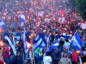 Der siebte Fackelmarsch am 10. Juli in Tegucigalpa Der siebte Fackelmarsch am 10. Juli in Tegucigalpa