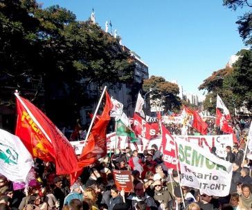 Zentausende demonstrierten am 11. Juni in Montevideo gegen Tisa und forderten mehr staatliche Mittel für Gesundheit und Bildung