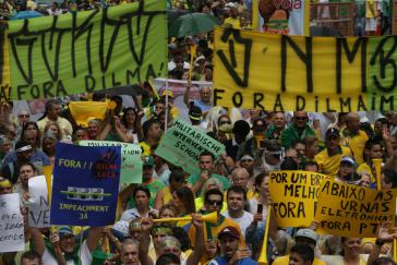 Demonstranten in São Paulo fordern die Amtsenthebung von Präsidentin Rousseff und eine Intervention des Militärs