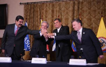 Gespräche in Quito wegen der Spannungen an der Grenze zwischen Venezuela und Kolumbien: v.l.n.r. Nicolás Maduro, Tabaré Vázquez, Rafael Correa und Juan Manuel Santos