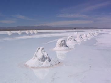 Voll mit Lithium: der Salar de Uyuni in Bolivien Voll mit Lithium: der Salar de Uyuni in Bolivien