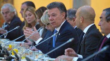 Präsident Santos im Gespräch mit spanischen Unternehmern in Madrid über Investitionsmöglichkeiten nach Beendigung des Konflikts