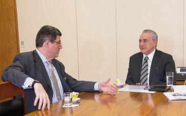 Vizepräsident Michel Temer (rechts) mit Finanzminister Levy