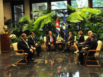Der kubanische Präsident Raúl Castro beim Gespräch mit dem Präsidenten von Nauru