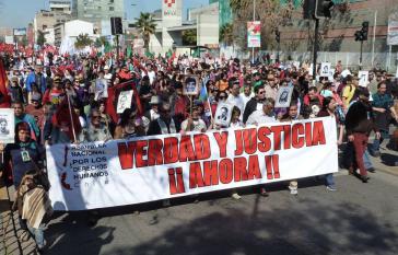"Wahrheit und Gerechtigkeit Jetzt" - forderten die Demonstrierenden am Sonntag