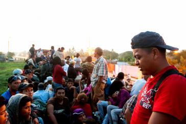 Auf den Güterwaggons von "La Bestia" versuchen jährlich Tausende, die US-Grenze zu erreichen Auf den Güterwaggons von "La Bestia" versuchen jährlich Tausende, die US-Grenze zu erreichen
