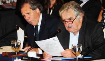Luis Almagro (links im Bild) war von 2010 bis 2015 Außenminister des damaligen Präsidenten Mujica