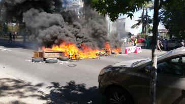 Brennende Barrikaden im Zentrum von Santiago de Chile