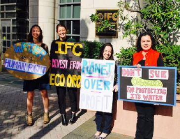 Gegner des Bergbauprojekts haben vor dem Gebäude der Weltbank die Rücknahme der Finanzierung von Eco Oro gefördert