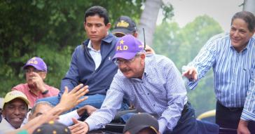 Staatspräsident Dolina Medina auf Wahlkampffahrt in Santo Domingo