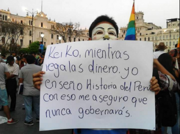 "Keiko, während du Geld verschenkst, lehre ich Geschichte Perus. Damit gehe ich sicher, dass du niemals regieren wirst." Demonstrant am Dienstag auf der Plaza San Martín, Lima
