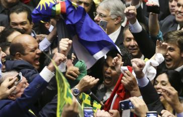 Rousseff-Gegner in der Abgeordnetenkammer nach der Abstimmung über das Amtsenthebungsverfahren Rousseff-Gegner in der Abgeordnetenkammer nach der Abstimmung über das Amtsenthebungsverfahren