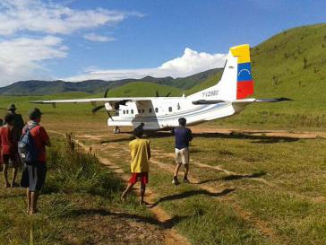 Eine Dornier 228-212 beim Einsatz eines Ärzteteams der venezolanischen Luftwaffe im Bundesstaat Amazonas